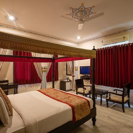Hotel Royal Pratap Niwas Udaipur Exterior foto
