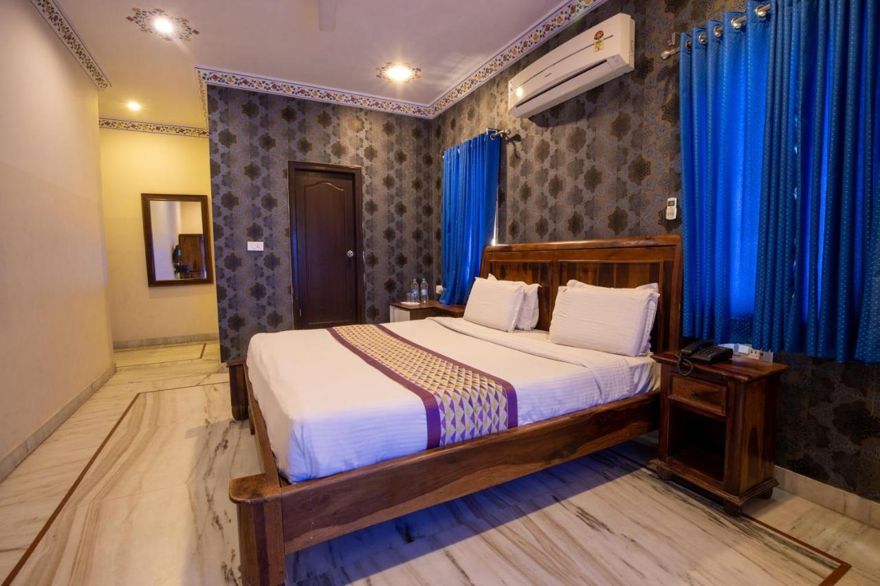 Hotel Royal Pratap Niwas Udaipur Exterior foto