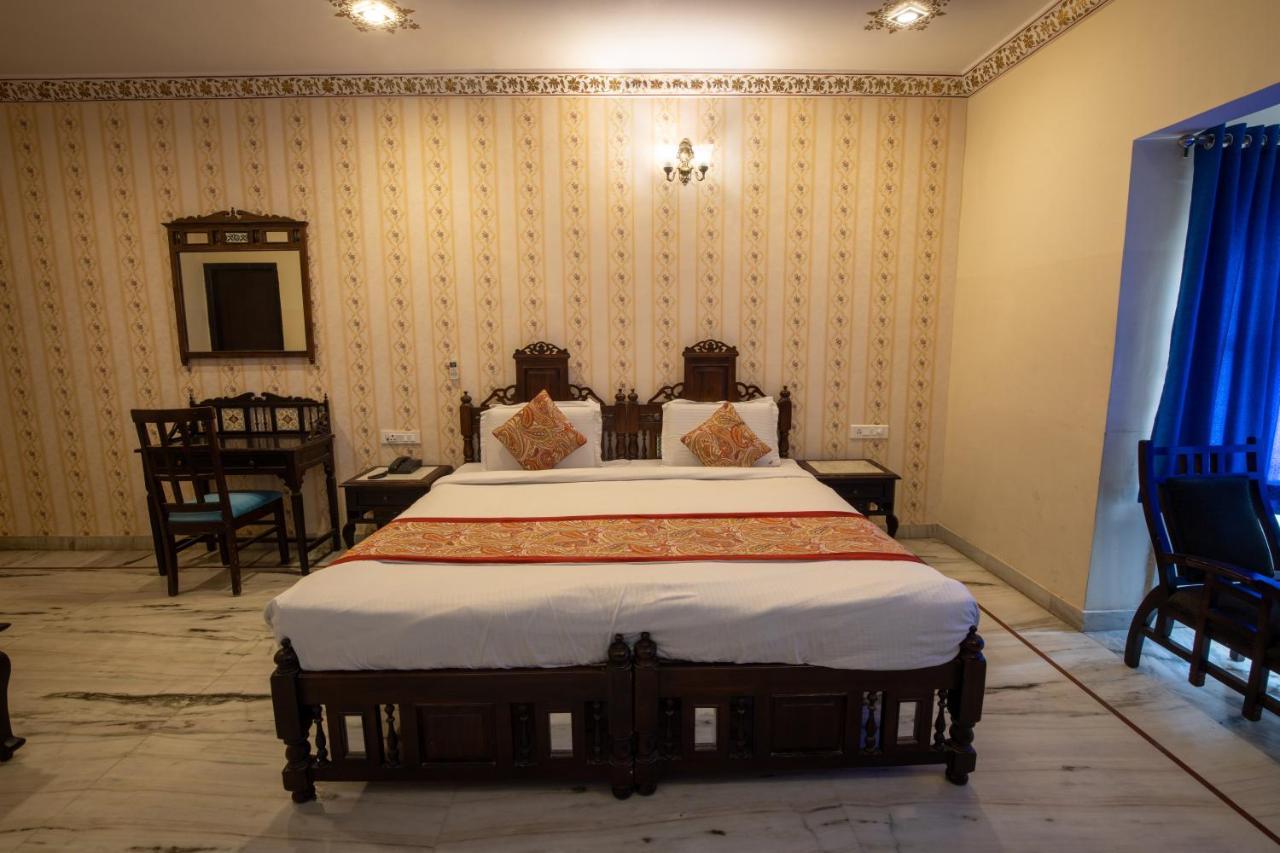 Hotel Royal Pratap Niwas Udaipur Exterior foto