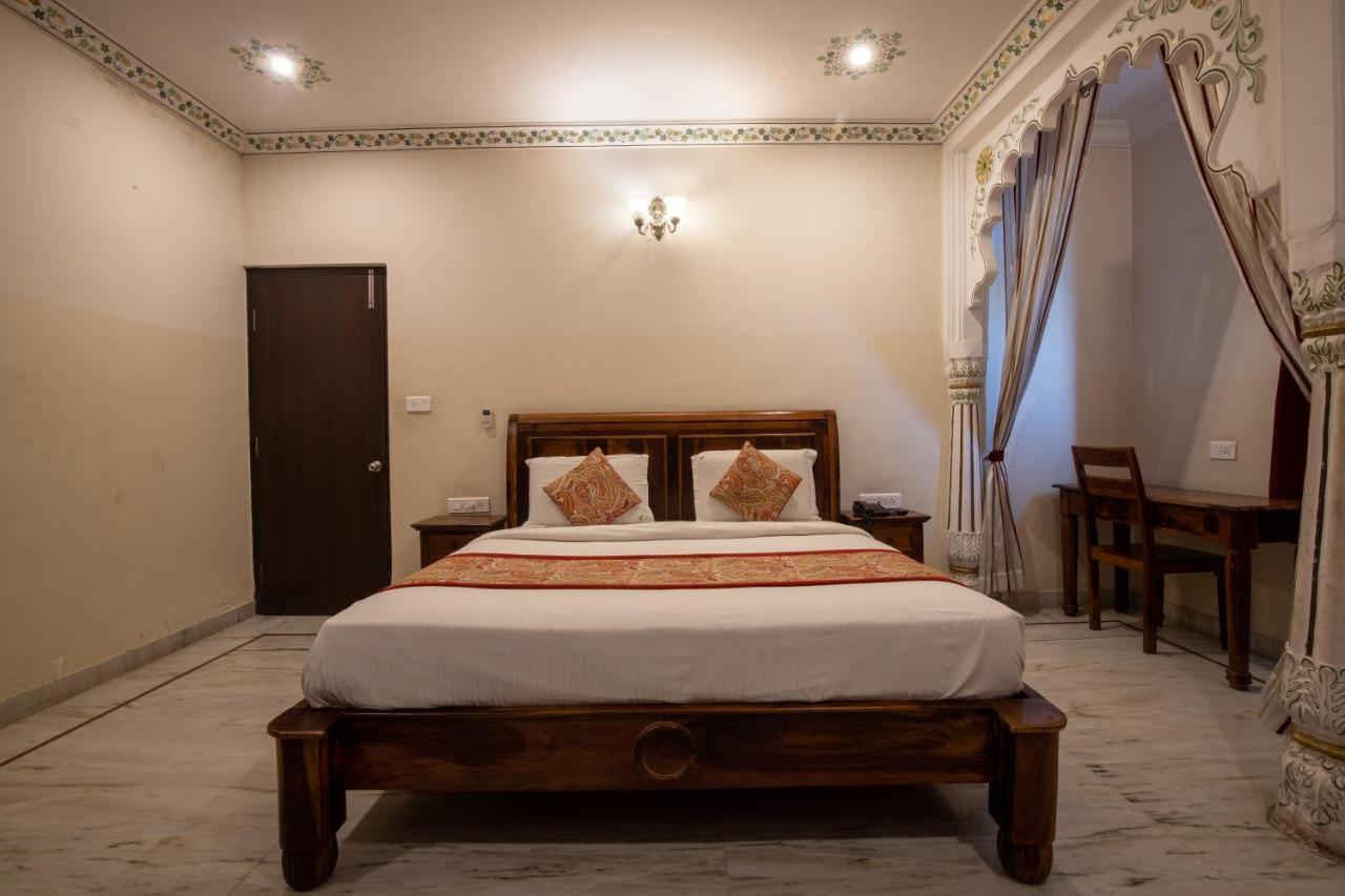Hotel Royal Pratap Niwas Udaipur Exterior foto