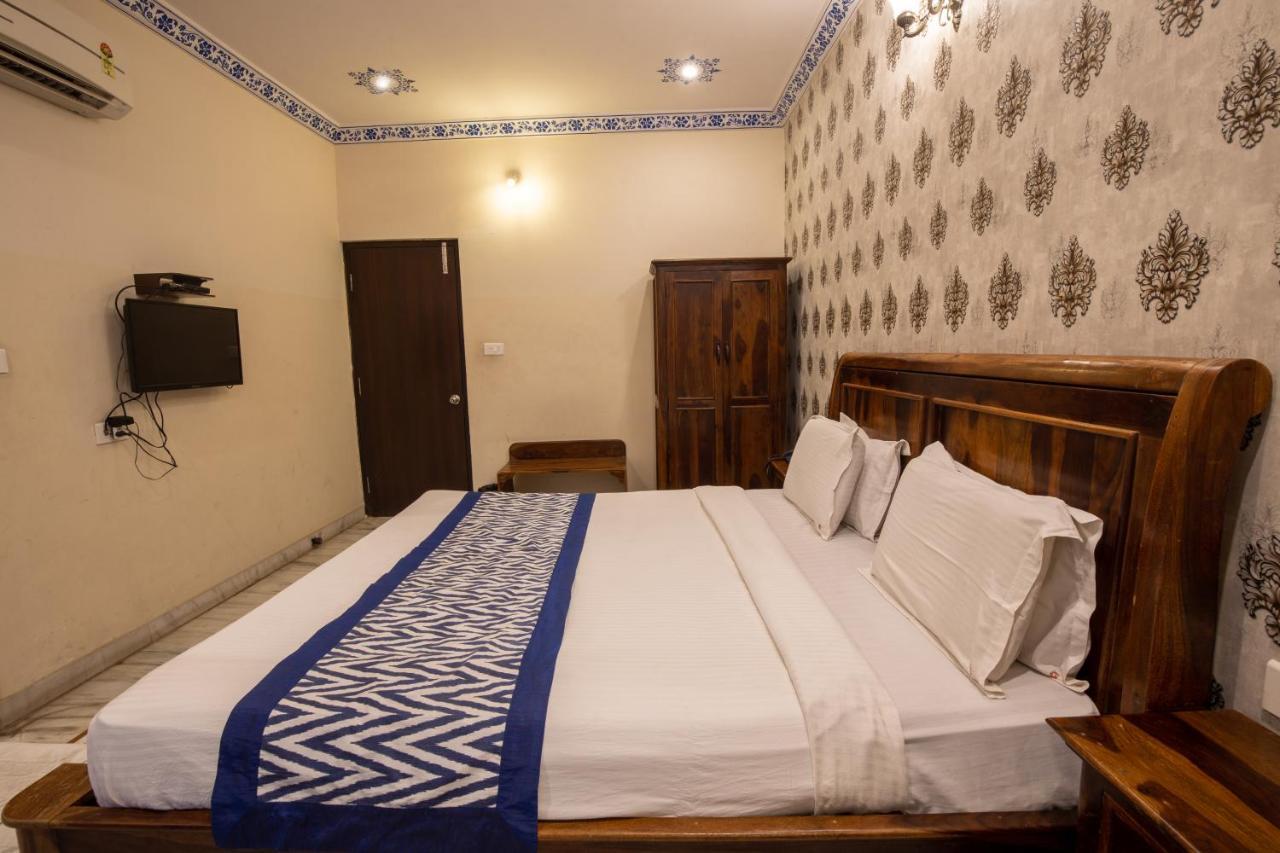 Hotel Royal Pratap Niwas Udaipur Exterior foto