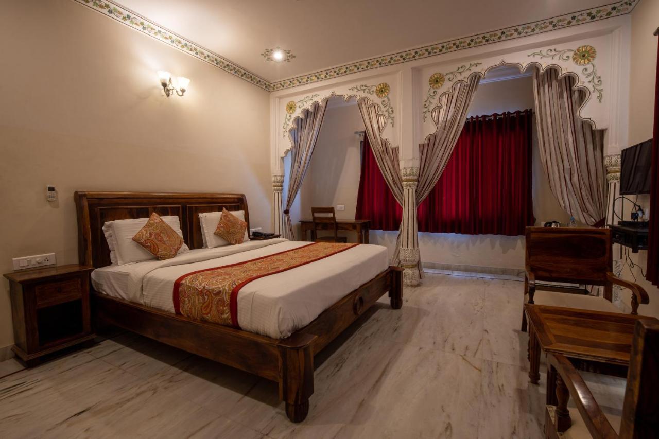 Hotel Royal Pratap Niwas Udaipur Exterior foto