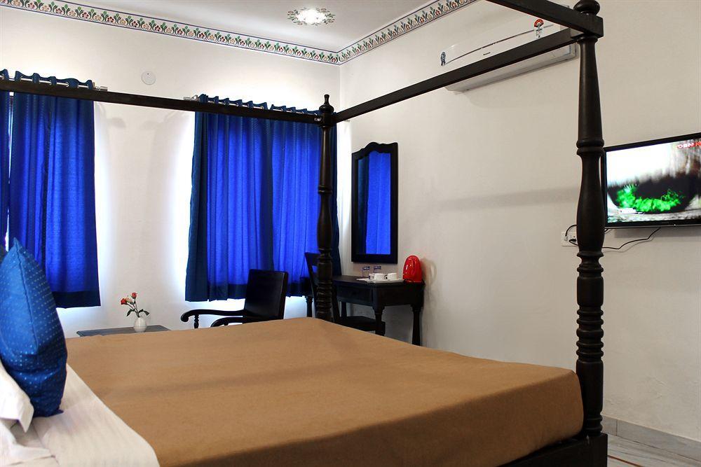 Hotel Royal Pratap Niwas Udaipur Exterior foto