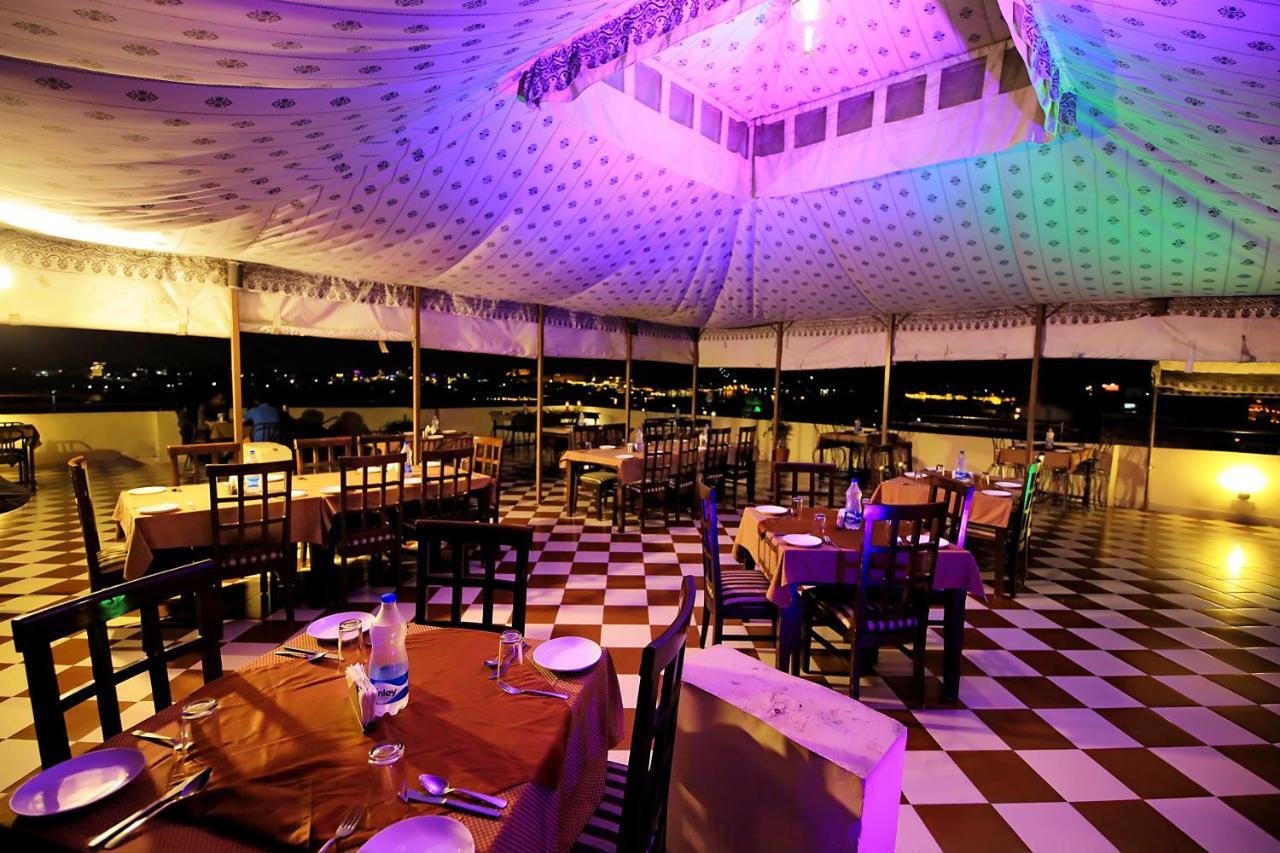Hotel Royal Pratap Niwas Udaipur Exterior foto